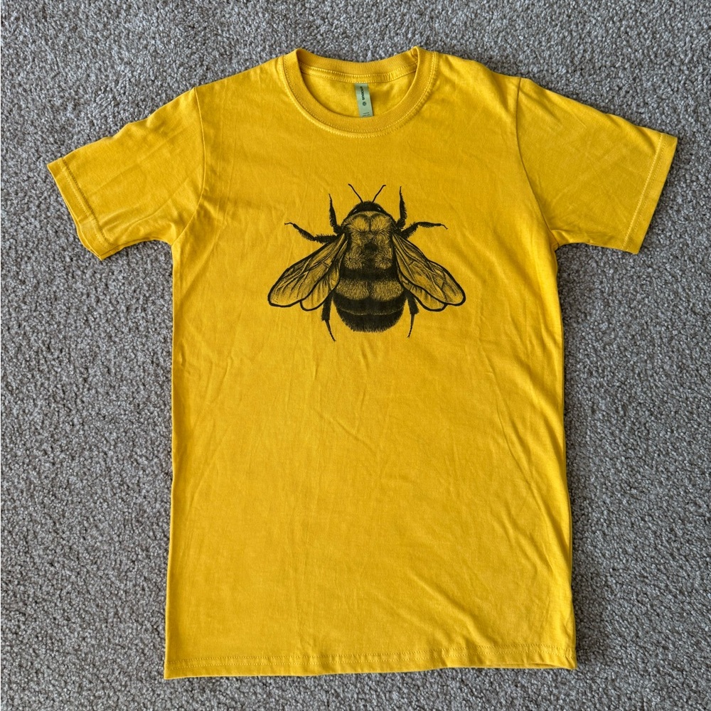 Women's Short Sleeve Yellow Bee Graphic Tee